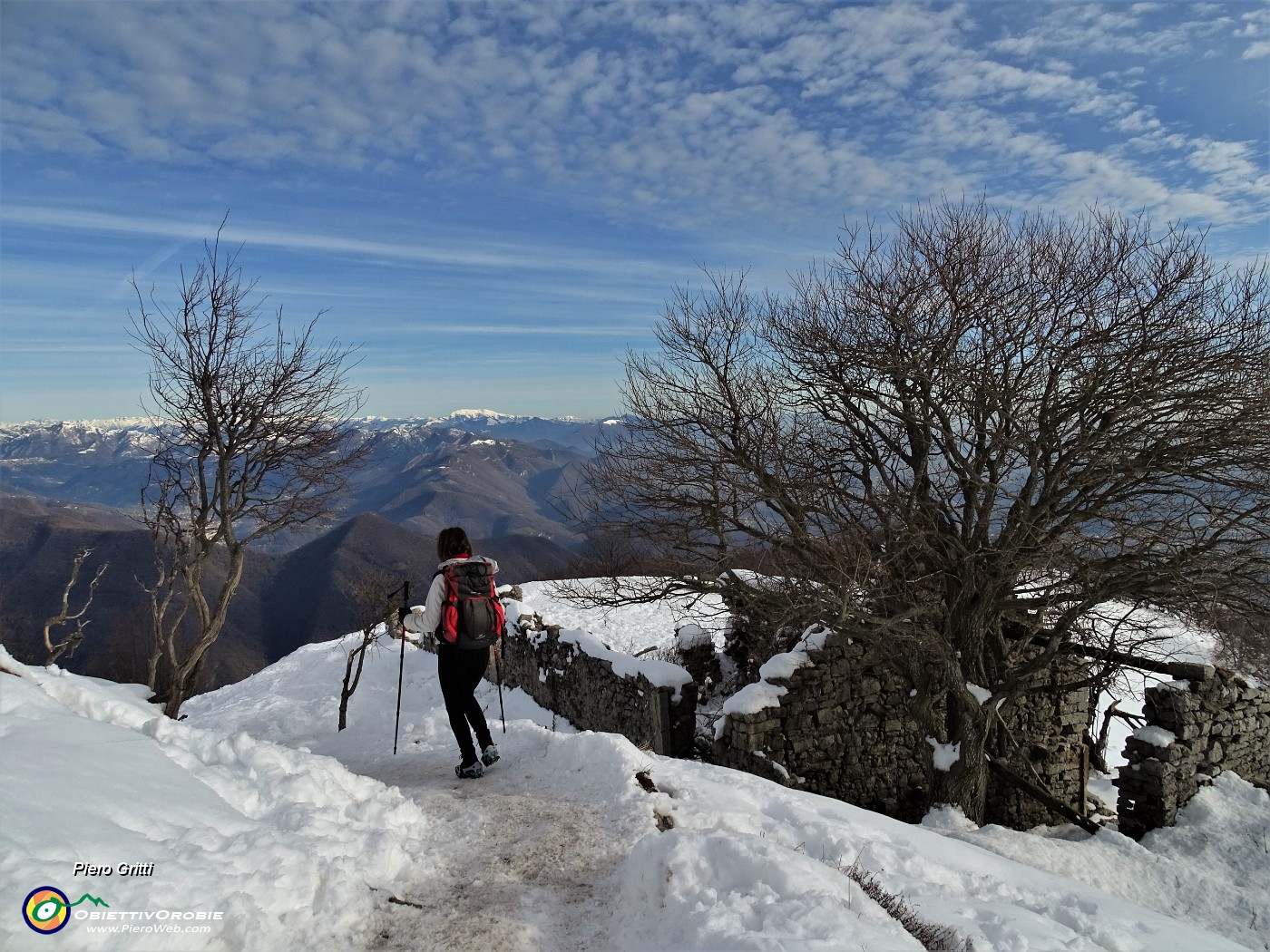 58 Scendiamo calzando gli utili ramponcini.JPG